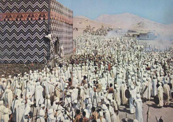 ki tarafta istedikleri kabileyle ittifak yapabilecekti.  Bu antlamann sresi on yl olarak kabul edilmiti. Bu sre ierisinde Mslmanlar ve Kureyliler birbirlerine saldrmayacaklard.