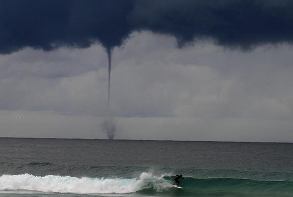 Sidney'de tornada ve srf