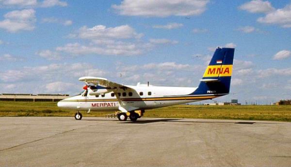 <p><b>6. Merpati Nusantara Havayollar Uu 6715 - 10 Ocak 1995:</b></p>  Endonezya`ya meneili bir havayolu irketi olan Merpati Nusantara Havayollar`na ait Canada DHC-6 tipi uak 10`u yolcu 4` mrettebat toplam 14 kii tayordu. Uak Endonezya snrlarndaki Bima Havaliman`ndan havaland, var hedefi Ruteng Havaliman idi. Ancak kt havakoullarndan dolay pilot kontrol kaybetti. Pilotun, uan kontroln kaybettiini kontol kulesine aktarmasnn hemen ardndan uakla balant tamamen koptu. Uan denize aklm olabilecei dnlyor.