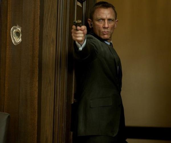 <br><b>JAMES BOND</b></br>  Aktr: Sean Connery, George Lazenby, Roger Moore, Timothy Dalton, Pierce Brosnan, Daniel Craig   <br>Film: The James Bond series (1962-onwards)</br>