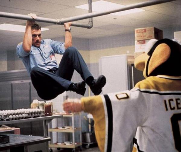 <br><b>DARREN MCCORD</b></br>  Aktr: Jean-Claude Van Damme  <br>Film: Sudden Death (1995)</br>