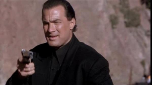 <br><b>CASEY RYBACK</b></br>  Aktr: Steven Seagal  <br>Film: Under Siege (1992), Under Siege 2 (1995)</br>