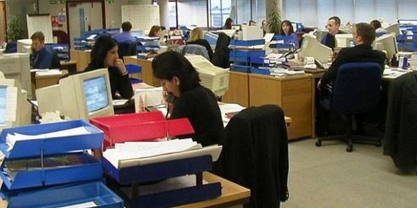 Aile ve ocuk yardm almak kaydyla mstear maa 7 bin 838 liradan 8 bin 90 liraya, genel mdr maa ise 6 bin 877 liradan 7 bin 101 liraya kt.