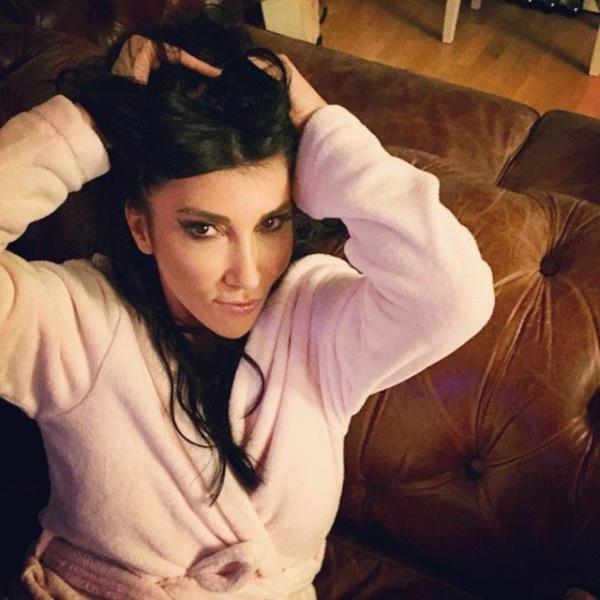 <br>HANDE YENER </br>  imdiden Herkese Mutlu Yillar Yeni Yilda Butun Dilekleriniz Sizinle Olsun