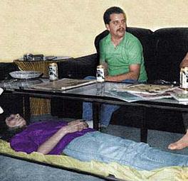 32 yandaki Arizona'l adam, karsnn cesedini evde saklyor. SAHTE