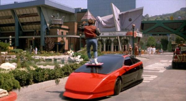 Her ne kadar uan araba ve uan kaykay modelleri hayatmza girmese de filmin gelecei tahmin konusunda olduka baarl olduu dnlyor.