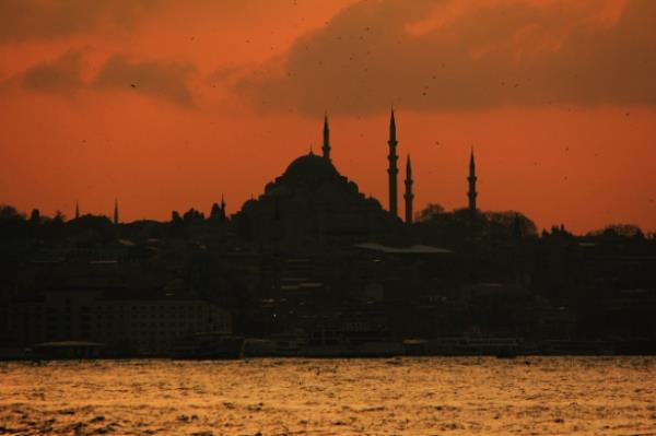 Ve adna da s Odas denilen bu blmenin iine zel bir nemlendirme sistemi kurdu Sinan. Odada toplanan islerden, dnemin en kaliteli mrekkebini damtt.