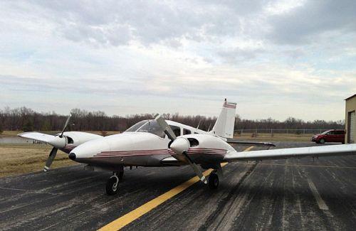 Hayatta kalan 7 yandaki Sailor Gutzler karanlkta bir kilometre boyunca yryp yardm istedi. Yardma koan yerel sakinler hemen acil arda bulundu.