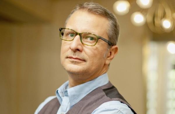 M�ge G�rsoy S�kmen, M�ge Karahan, Nazan Maksudyan, Nilay Kaya, Onat Bahad�r, Oylum Y�lmaz, Sabri G�rses, Sel�uk Uygur, Semih G�m��, Sevin Okyay, Sibel Oral, S�ha O�uzertem, S�reyyya Evren, Tan�l Bora, Yank� Enki, Yekta Kopan, Yenal Bilgici.