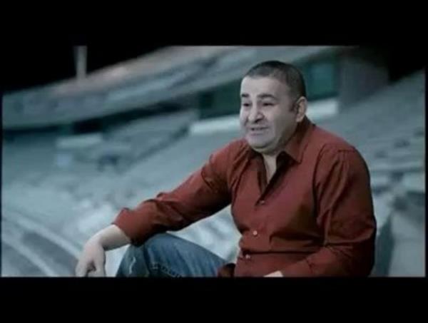 2- afak Sezer'in hayat verdii Selim karakteriyle Vodafone reklamlar. Rakibine sert gndermelerde bulunan Selim, "krmz" korkusu ile akllara kaznm. zellikle Esra Ceyhan'n programna kan "Uan adam Sabri" ile...