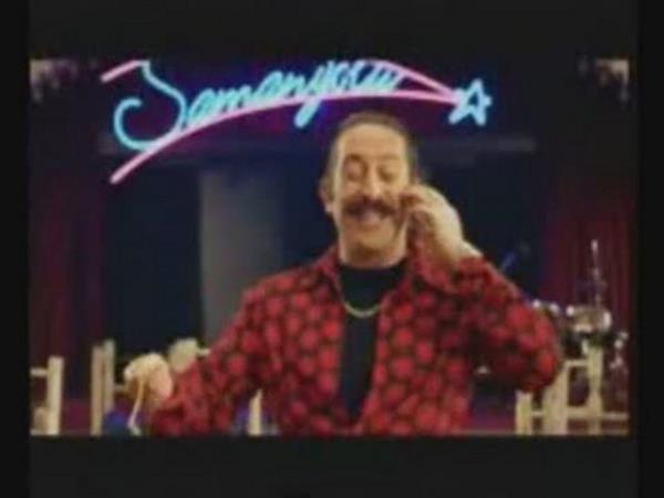 5- Beinci srada yine Cem Ylmaz var. Bu kez Telsim reklamlaryla listemize giriyor. 2053 ylna atfta bulunan Telsim reklamlarnda rol arkada Ajda Pekkan'a "Tamamen duygusal", "Ajda Hanm yine pek gerginsiniz" ifadeleri hl hafzalarda...