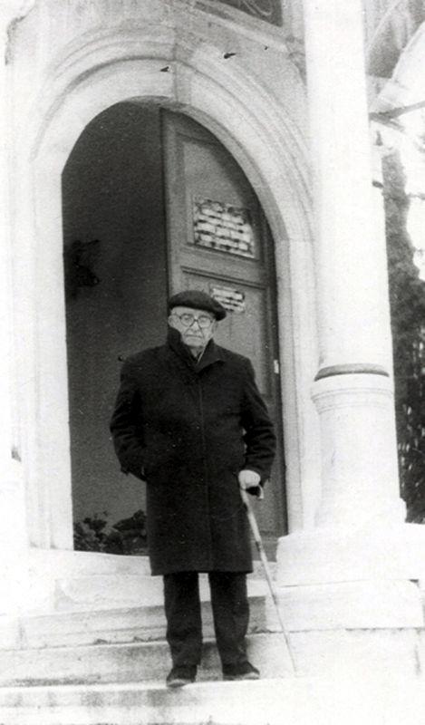 Ariv malzemesinin satndan haberdar olan ve konuyla ilgili haber yapan Son Posta Gazetesi yazar brahim Hakk Konyal.