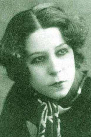 <br><b>Afife Jale</b></br>  Afife Jale, kokain kulland���ndan ve sahneye T�rk kad�nlar�n�n ��kmas� yasakland��� i�in defalarca g�zalt�na al�nd�, kimi zaman tutuklan�p cezaevinde yatt�. Sonunda da �l�m� kokain y�z�nden oldu.  <p>Afife Jale hayata yapayaln�z bir eroinman olarak ak�l hastanesinde veda etti. Cenazesi yaln�z ve sessizce defnedildi.</p>