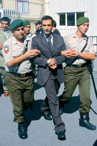 <br><b>Cengiz �mren</b></br>  �ark�c� Cengiz �mren, 2003 y�l�nda bir �eteye yard�m ve yatakl�k etti�i iddias�yla tutuklanm��t�.