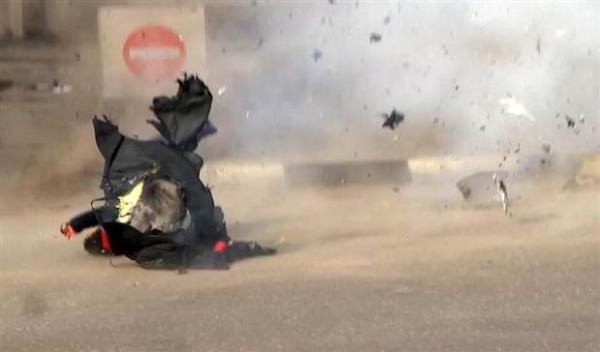 Saksdaki bombann infilak etmesiyle yaanan patlamada,  alan da yaraland.