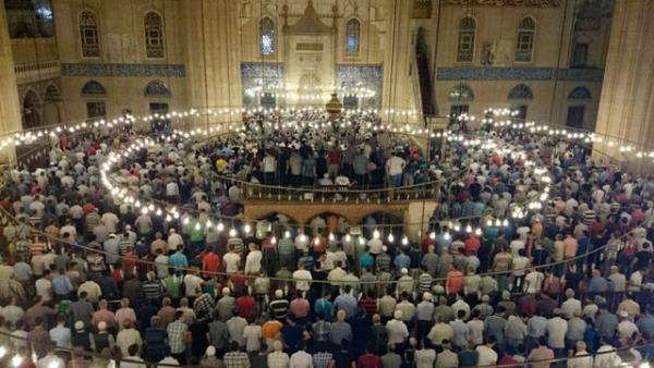 Selimiye Camii'ni ziyaret edenlerin merak konusu olan kapsz oda iin alma balatan Vakflar Edirne Blge Mdrl ekipleri, oda duvarndan raspa tekniiyle aldklar harc inceledi.