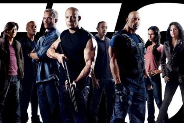 <p><b>Fast and Furious 7 - 3 Nisan 2015</b></p>  Ynetmenliini James Wan'n stlendii, nl Fast and Furious serisinin yedinci filmi Furious 7, bir intikam hikayesi olacak. 3 Nisan 2015 tarihinde vizyona girecek olan filmde Deckard Shaw'n, Dominic Toretto ve ekibinden intikam alma abasna ahit olacaz. Vin Diesel, Dwayne Johnson ve kendisi bu dnyada olmasa da Paul Walker'n barollerini stlenecei film, otomobillerden, aksiyondan ve tabii ki yar tecrbesinden holananlarn karmamas gereken filmlerin banda geliyor.
