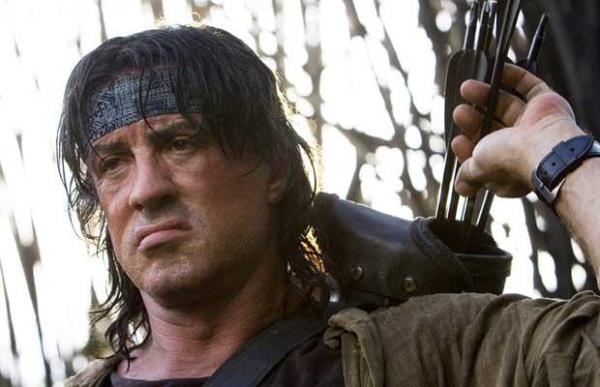 <p><b>Rambo 5 - 2015 (Tam tarih belli deil)</b></p>  70'ine merdiven dayam olsa da iindeki asi ruhu bir trl kaybetmeyen Sylvester Stallone, 2015 ylnda yeni bir Rambo filminin szn verdi. Baroln stleneceini, senaryosunu kendisinin yazdn ve ynetmen koltuunu da kimseye brakmayacan belirten Sylvester Stallone'un yeni Rambo filmi, serinin son blm olacak.