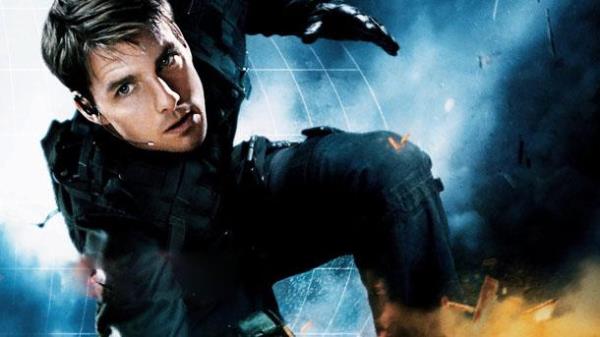 <p><b>Mission Impossible V - 25 Aralk 2015</b></p>  Amerikan hkmetine bal bir rgtn ajan olan Ethan Hunt, 1996 ylnda Grevimiz Tehlike serisinin fitilini yakmt. Anladnz m, fitil?.. Hani ilk filmin introsu... Aradan  film daha geti. Ethan' canlandran Tom Cruise bir trl yalanmad. Filmler birbirinden bamsz konular iliyordu. O yzden bir sonraki film ne zaman kacak beklentisi ok fazla olumad. Ama her yeni filmde olduka iyi i karld iin izlemesi keyifli oluyordu. Neyse efendim ite bu seriye yeni bir film daha katlyor. 2015'in son yapmlarndan biri olacak olan filmde bakalm ajanmz neler bekliyor?