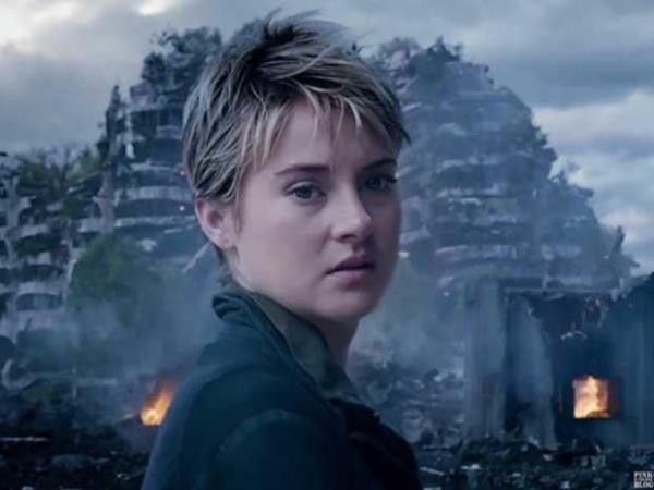 <p><b>The Divergent Series: Insurgent - 20 Mart 2015</b></p>  13 Mart 2015 tarihinde vizyona girecek olan Cinderella'nn barollerinde Lily James, Richard Madden, Helena bonham-Carter, Hayley Atwell ve Stellan Skarsgard yer alyor. Filmde Cinderella'y Lily James canlandryor.Ynetmen koltuunda Thor, Hamlet ve Jack Ryan:Shadow Recruit gibi filmleri yneten Kenneth Branagh oturuyor. Senaryosunu Chris Weitz, yapmcln Simon Kinberg, Allison Shearmur ve David Barron stleniyor.