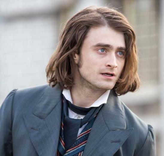 <p><b>Frankenstein - 2 Ekim 2015</b></p>  Senaryosunu Max Landis'in yazd, yapmcln John Davis'in stlendii Victor Frankenstein, 2009 ylnn ilgin aksiyon filmlerinden biri olan Push'ta da grev alan Paul McGuigan tarafndan ynetildi. Kambur asistan Igor rolnde, Harry Potter serisi ile sinema tarihinde efsaneleen Daniel Radcliffe'i greceiz. Victor Von Frankensten' oynayacak isim ise yeni dnem X-men filmlerinde Profesr Charles Xavier'i canlandran James McAvoy olacak. Mary Shelley'in 1818 ylnda yaymlad ve sinemaya defalarca uyarlanan lmsz eseri Frankenstein'in modern bir versiyonu olan Victor Frankenstein filmi, kitaba yeni bir bak as kazandrmay hedefliyor. Doktor Victor Von Frankenstein'in genlik alarndan balayan ve lgn dahilik dnemlerine kadar uzanan servenini kambur asistan Igor'un perspektifinden izleyeceiz.