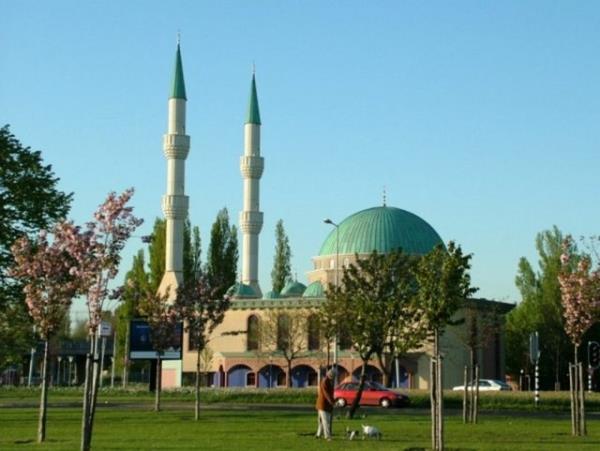 Mevlana Camii-Hollanda