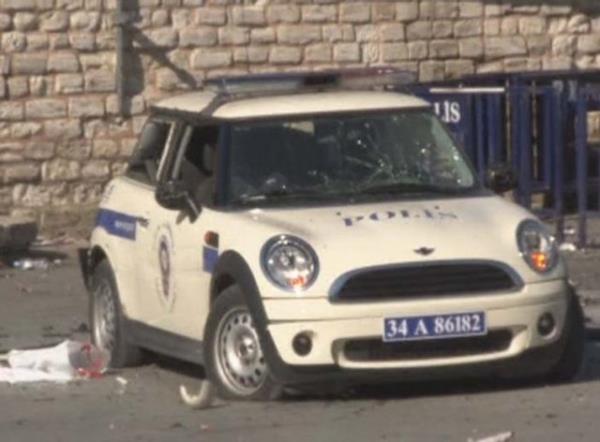 <br><b>31 Ekim 2010 stanbul</b></br>  Beyolu ilesi Taksim Meydan`nda evik Kuvvet ube Mdrl bekleme noktasna ynelik olarak Vedat Acar adl PKK yesi tarafndan dzenlenen eylem sonucunda 15`i polis olmak zere toplamda 32 kii yaraland.