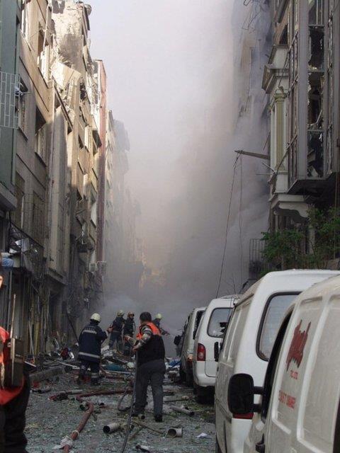 ki ayr kamyonetle intihar saldr olarak gerekleen eylemleri, Bingl doumlu Mesut abuk ve Gkhan Elaltunta`n gerekletirdii tespit edildi.