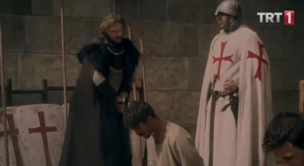 "Ailece televizyon seyrederken klla kafalarn kesilme sahnelerini gsterdiler. Sahneler buzlanmad. ocuklarmzn psikolojisini etkiledii iin gerekenin yaplmasn talep ediyoruz."