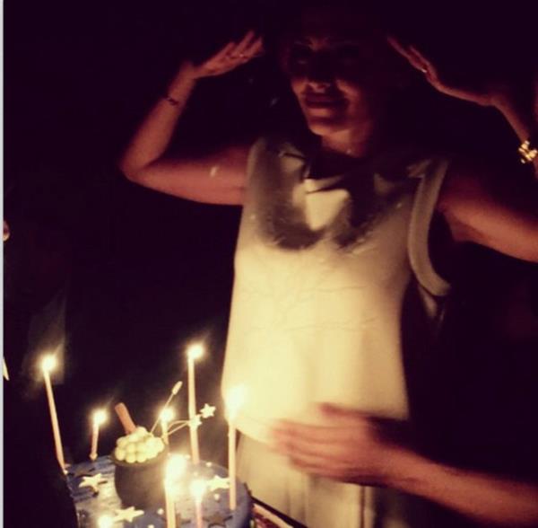 <br>ZGE ZPRNC</br>  Iyiki dogmus bagzi insanlar! Nice guzel, saglikli, huzurlu, mutlu, akl yaslara Sineeeem! Ne tatli kadinsin beee