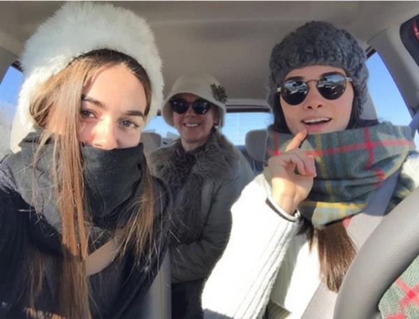 HANDE SORAL  <br>Anne Soral yan alp yollara dtk</br>