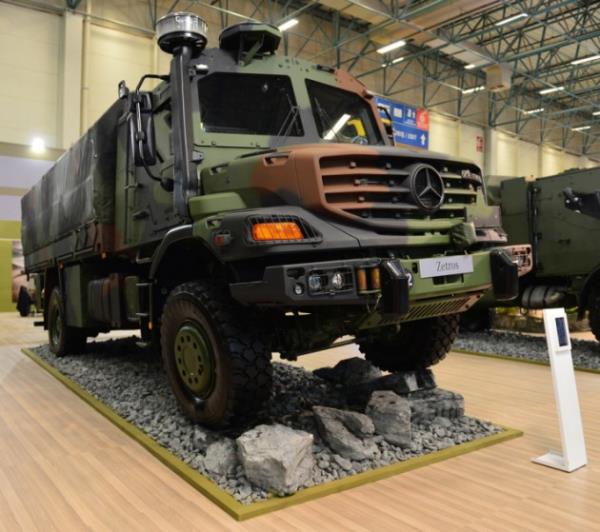 Apache, Kobra di�er helikopterlere g�re daha az maliyet etkin bir helikopterdir. Taarruz helikopterleri her zaman zor �r�nlerdir, s�rf platform fiyatlar�yla de�il, ayn� zamanda bak�m maliyetleri g�z �n�ne al�nd���nda Atak helikopteri d�nyada di�er rakiplerine g�re son derece maaliyet etkin bir helikopterdir