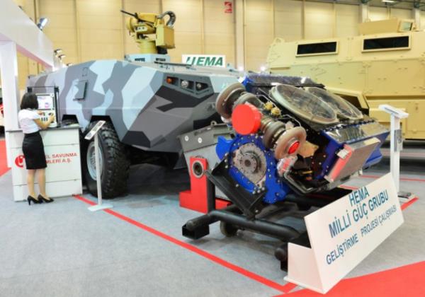 �stanbul'da d�zenlenen, 11. Uluslararas� Savunma Sanayi Fuar�'nda sergilenen 'T-129 Atak' helikopteri, Asya, Ortado�u ve Uzakdo�u �lkelerinden kat�l�mc�lar�n ilgi oda�� oldu. "Varan" ve "�im�ek" z�rhl� ara�lar� da son model teknolojileriyle fuarda �ne ��kan ara�lar aras�nda oldu.