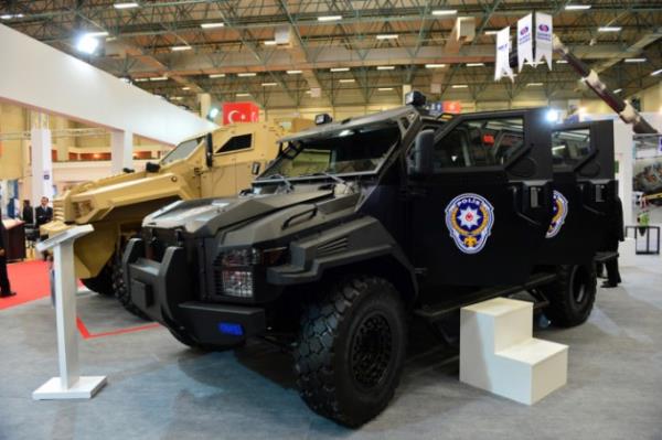 "�lk etapta Kara Kuvvetleri Komutanl���'na 9 adet erken duhul helikopterlerini teslim edece�iz. Geriye kalan 50 adet helikopteri de as�l atak program� olarak teslim edece�iz. T�rk Silahl� Kuvvetleri'nin ihtiya�lar� do�rultusunda b�yle bir karar al�nd�. Atak program�n� biz �ne �ektik. 9 adet helikopteri daha �nceden teslim etmeyi �mit ediyoruz."