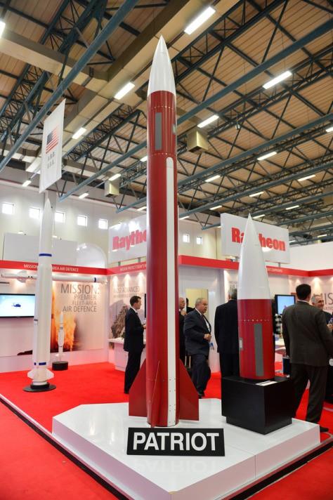 T�YAP Fuar ve Kongre Merkezi'ndeki fuarda sergilenen "T 129 Atak" helikopterine, Azerbaycan, Bahreyn, Pakistan, L�bnan, Birle�ik Arap Emirlikleri, Libya ve T�rkmenistan gibi Asya, Orta Do�u ve Uzak Do�u �lkelerinin ilgi g�sterdi�i bildirildi.