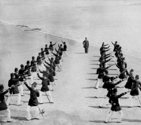 Heybeliada Deniz Mektebi Talebeleri kl taliminde