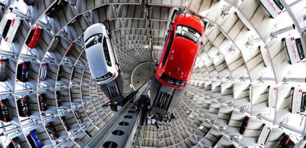 <p>Trkiye'de 2014 ylnda satlan 587 bin otomobilin yaklak 3'te birine denk gelen 192 binini Alman markal otomobiller oluturdu.</p>