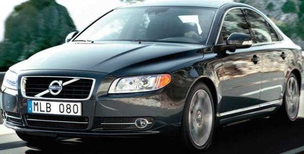 S80'in 180 beygirlik 1.6 litrelik benzinli motoru her iki rakibinden de daha gl.