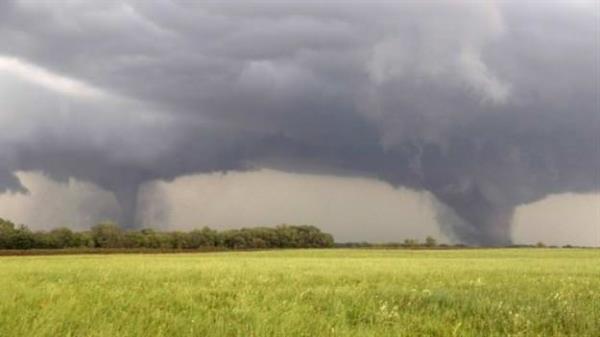 <p><b>�ifte hortum!</b></p>    Nebraska'da 2014'�n haziran ay�nda ayn� anda yan yana iki hortum birden ortaya ��kt�. �ki ki�i �ld�, 20'den fazla ki�i yaraland�. Bilim adamlar� iki hortumun nas�l olu�tu�unu a��klayamad�. Normalde b�yle durumlarda hortumlardan biri di�erini de i�ine al�rken Nebraska'daki �ifte hortum bir gizem olarak kald�.