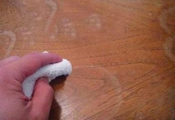 Mobilyalardaki su lekelerini ortadan kald�rabilirsiniz.