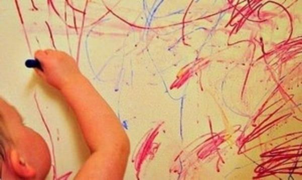 Duvardaki pastel boyalar� silebilirsiniz.