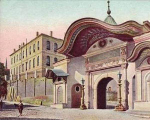 stanbul'da devleti temsil eden her ofis, "kap" diye anlrd. Yani bugnn devlet dairesinin karl "kap" idi. Basn kurulular kitelli'ye tanmadan nce "Bab- Ali" denilince akla basn geliyordu.