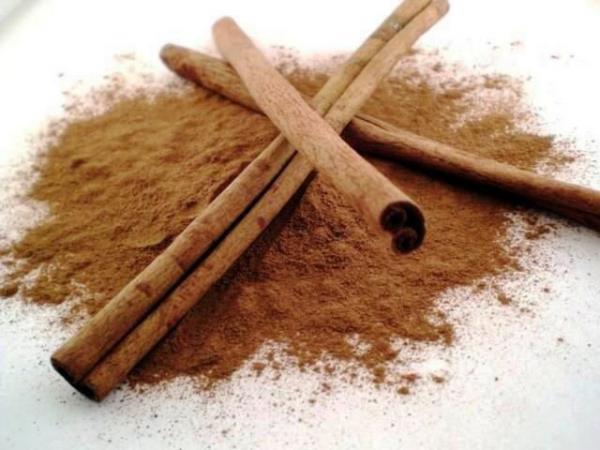 Gn ierisinde yaklak 1.5 litre alkali su (katksz, 2-3 adet tane karanfil ve biraz kabuk tarnl) iin.