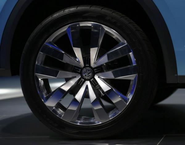 Onlarca marka yeni modellerini dnyann otomobil bakenti olarak anlan Detroit'teki bu fuarda grcye karmaya balad.