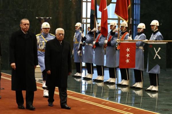 <p><b>te sosyal medya'daki dier yorumlar;</b></p>    Ben bu fotorafta yklm ve nasl olmusa yaatmay beceremediimiz 16 Trk devleti gryorum.