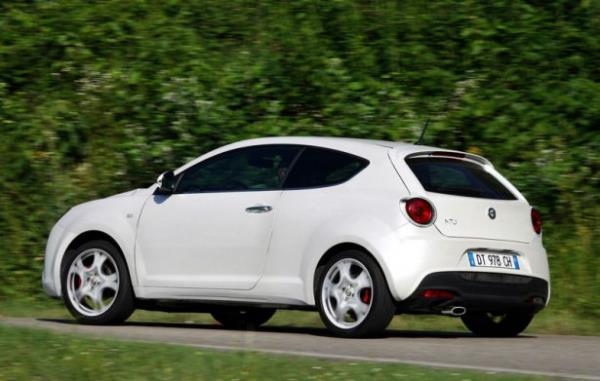 Alfa Romeo    <br>Markann 2014 ylnda satt adedi : 967</br>