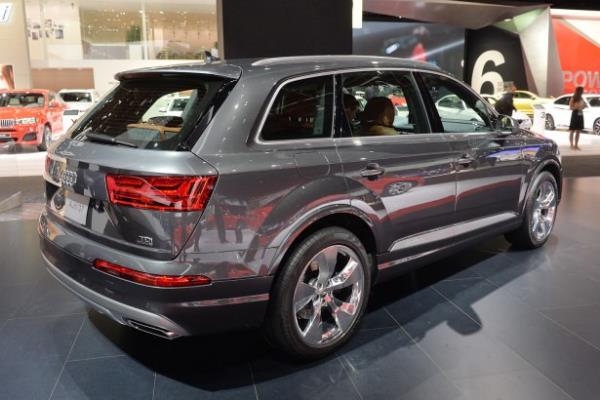 Audi'nin ilericilik ve tasarm, verimlilik, destek asistan sistemleri teknolojilerinde ulat son noktann ifadesi olan 2016 Audi Q7, SUV segmentin yeni standartlarn belirleyecek.