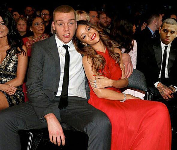 Patrick Thorendahl, popler kltr ikonlar ile biraz sorun yayor. nk hepsini ok seviyor ve hepsi ile arkada olmak istiyor. Bunun iin bata normal yollar denemi olabilir. Ancak bu ekilde btn nl isimler ile dostluk kuramad iin alternatif bir yola bavurmu. Arkada olmak istedii btn nllerin magazin basnna yansyan fotoraflarnn yanna Photoshop ile kendisini eklemi ve tpk oradaym gibi onlarca an yaratm.