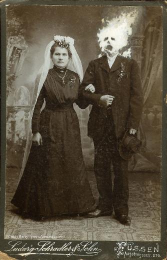 100'lerce fotoraf bir araya getirerek tek bir kare kartan photoshop sanatlar, kelimenin tam anlamyla ?skc olan fotoraflar, elenceli bir hale getirdiler.