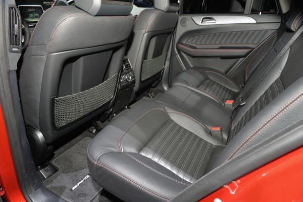 AIRMATIC ad verilen haval sspansiyonlara sahip olacak olan GLE, dokuz ileri otomatik anzmanla sata sunulacak ve INDIVIDUAL, COMFORT, SLIPPERY, SPORT ve SPORT+ sr modlarna sahip olacak.